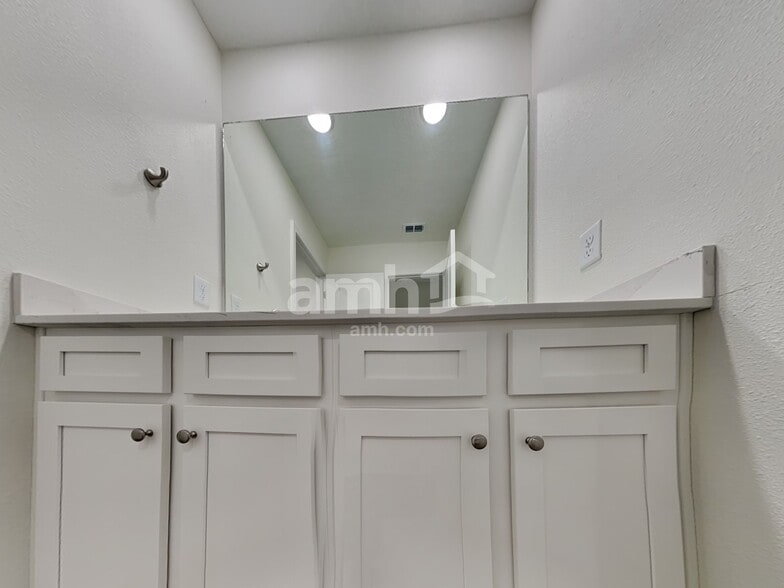 Building Photo - 11596 Bay Hl Cir