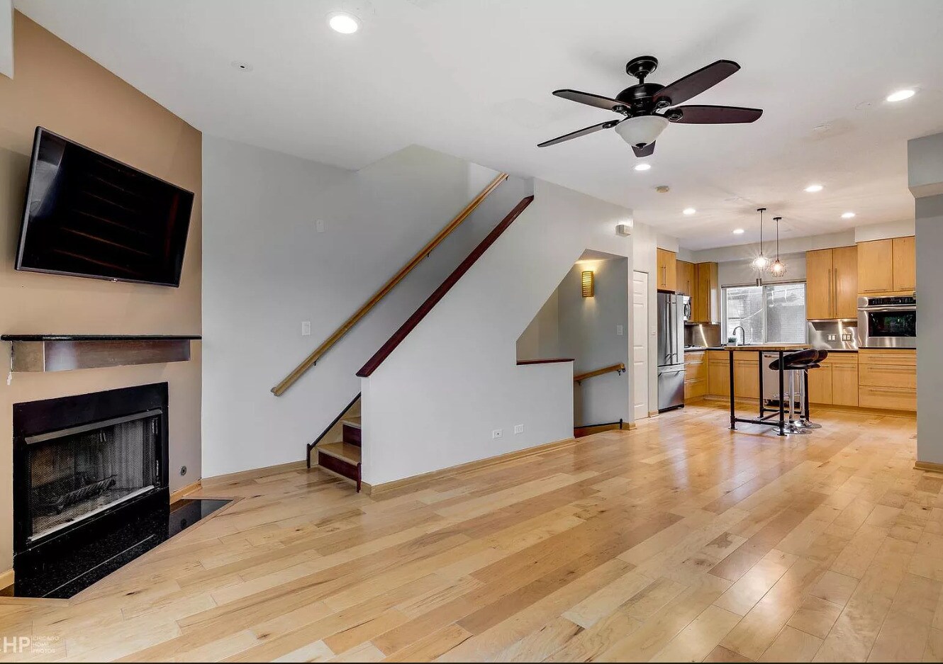 Building Photo - 1540 N Greenview Ave