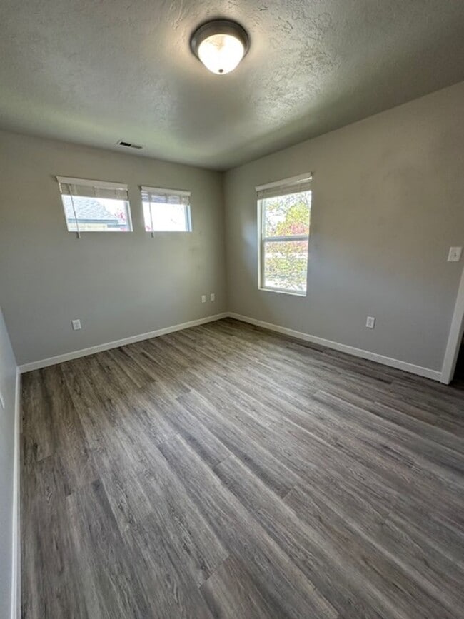 Building Photo - 207 Abraham Way