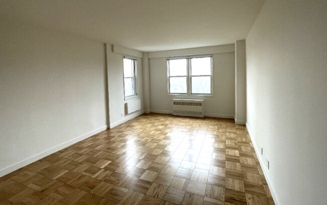 Building Photo - 600 W 246th St