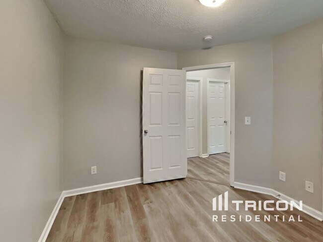 Building Photo - 3508 Oak Creek Dr
