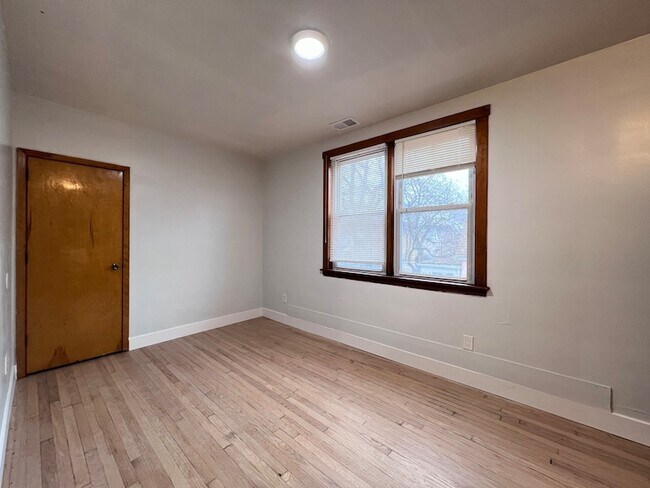 Building Photo - 5217 S Hermitage Ave