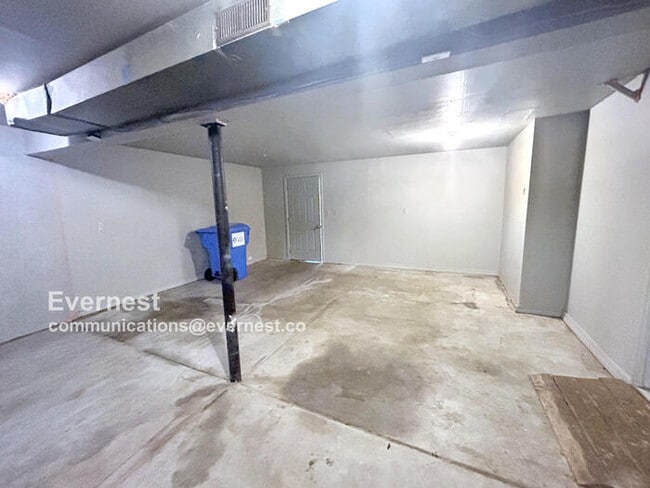 Building Photo - 2507 Flintridge Dr