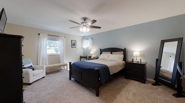 Building Photo - 303 Greenglade Ave