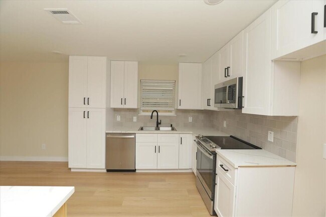 Building Photo - 5203 Mossgrey Ln