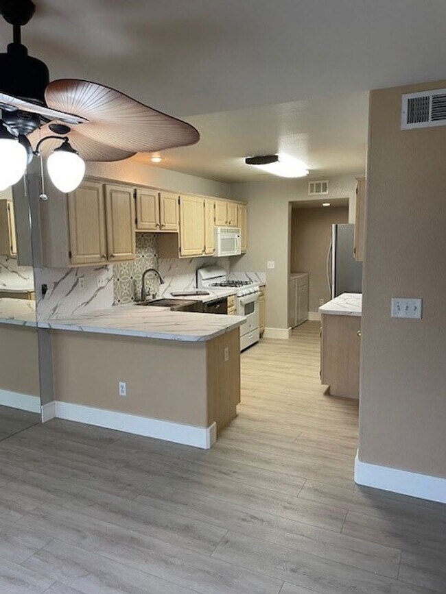 Building Photo - Beautiful 2 bedrooms