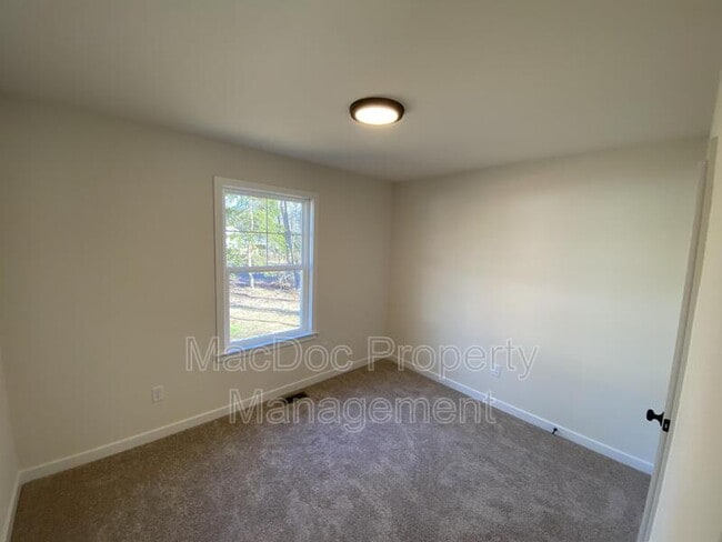 Building Photo - 64 Hickory Ln