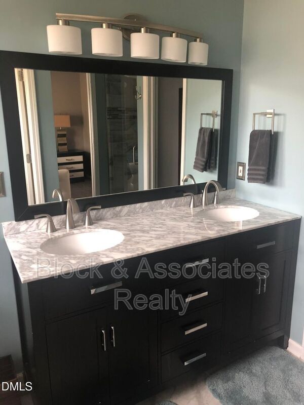 Building Photo - 603 Knightsborough Way