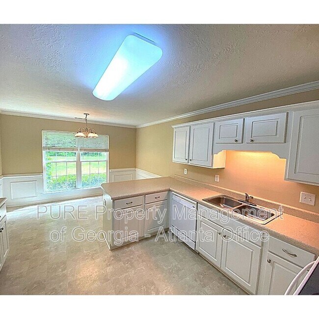 Building Photo - 2148 Sylvan Lake Dr