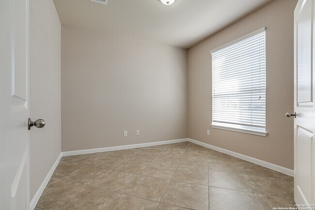 Building Photo - 2307 Clover Ridge