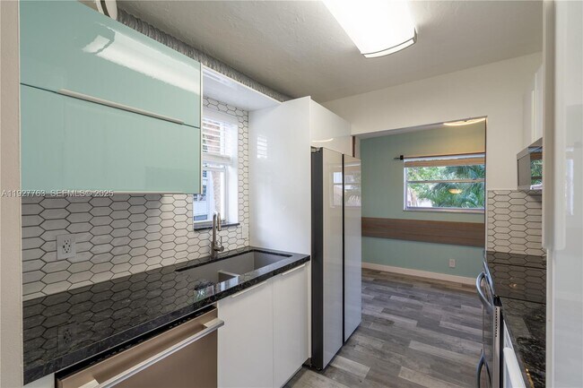 Building Photo - 8002 Lagos De Campo Blvd