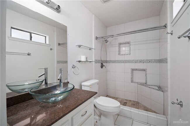 Building Photo - 13 N 28th St