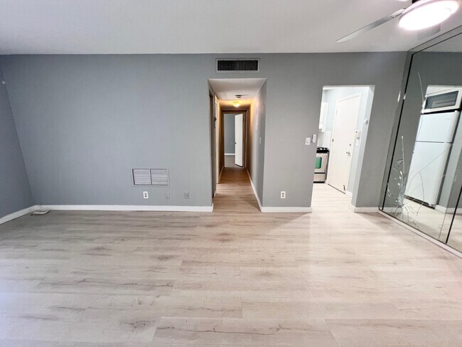 Building Photo - 3550 NW 8th Ave