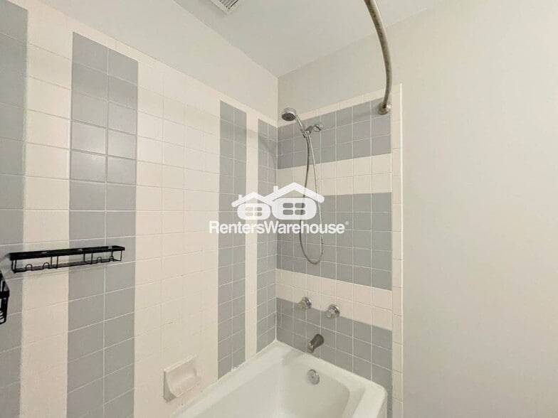 Building Photo - 3032 Belle Haven Dr