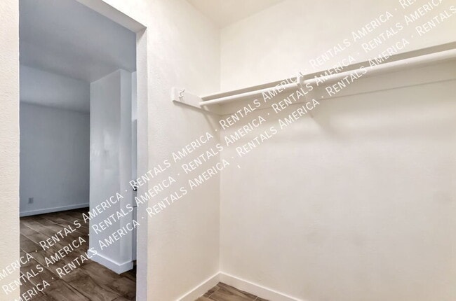 Building Photo - 828 S Langley Ave