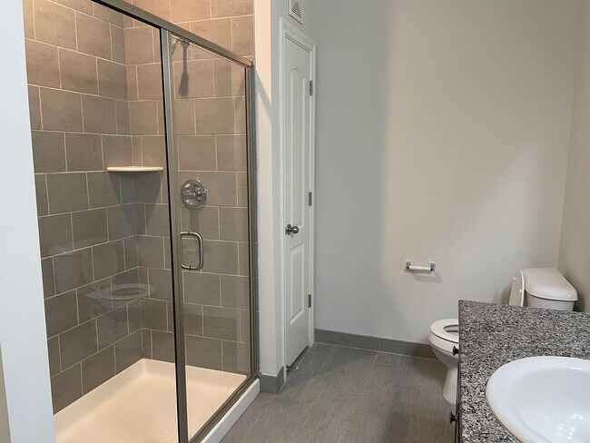 Building Photo - Shelby Township, 2-Bedroom, 2- Baths, Private Balcony with att. Garage