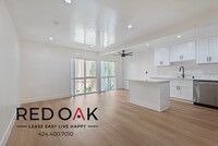 Building Photo - Sun Drenched and Airy One Bedroom with Ope...