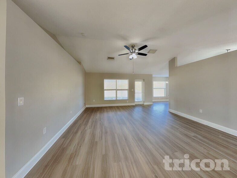 Building Photo - 8606 Lisa Blvd