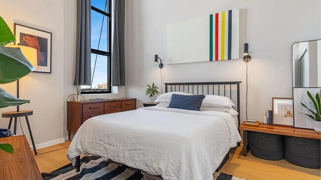 Building Photo - 758 N Larrabee St