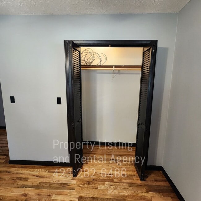 Building Photo - One story home, Elizabethton, 4 Bedrooms