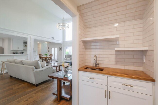 Building Photo - 1319 Hannington Dr