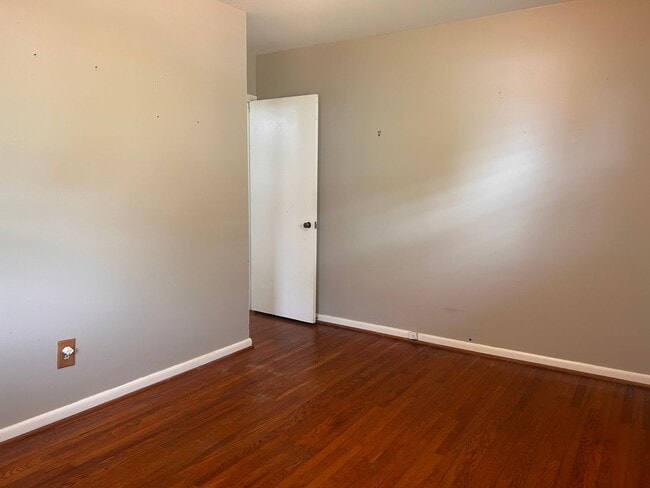 Building Photo - Beautiful 2 bed, 1 bath rancher!