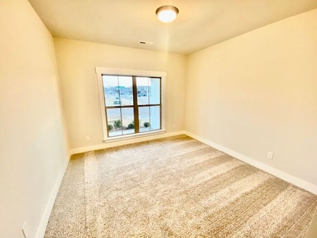 Building Photo - Great location in Athens