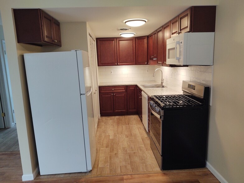 Building Photo - 41154 N Woodbury Green Dr