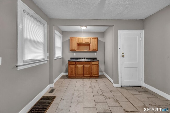 Building Photo - 80 Shepard St