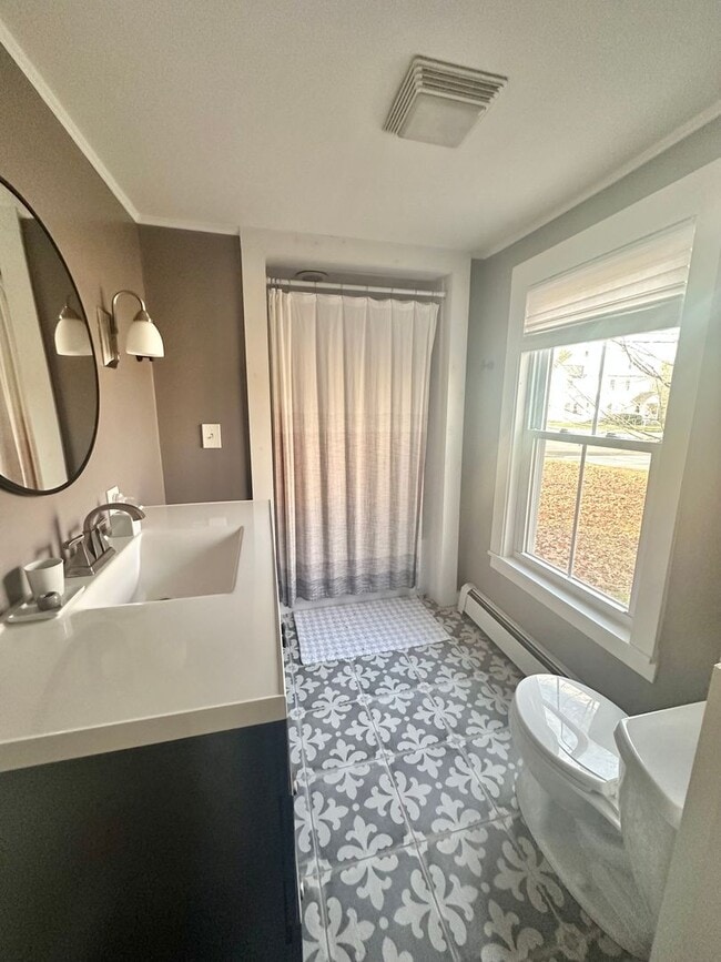 Building Photo - 3 Bedroom House Colchester Available 8/15