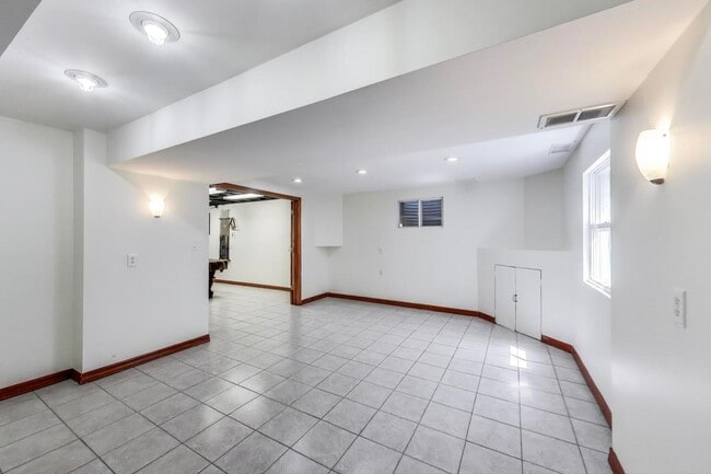 Building Photo - 1217 S Elder Ln