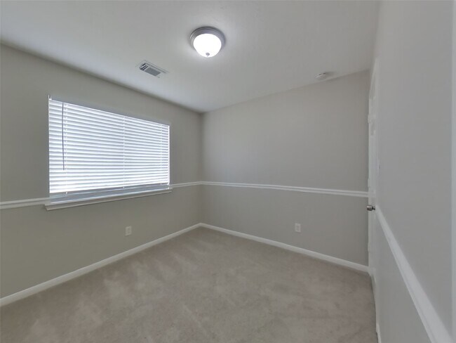 Building Photo - 423 Lazy Ln