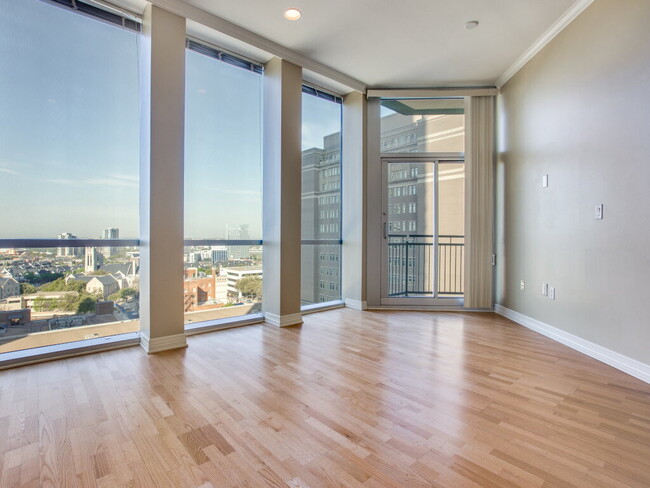 Building Photo - 1-Bedroom luxury Condo at The Tower in Downtown Fort Worth!