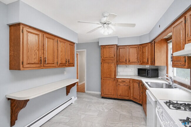 Building Photo - 145 Hattertown Rd