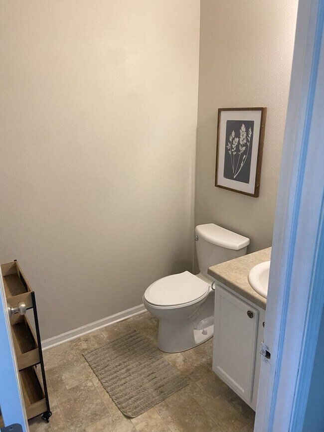Building Photo - Spacious 4BR House in Ankeny