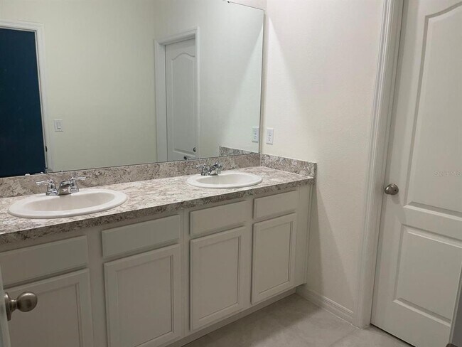 Building Photo - 1386 Yellow Finch Dr