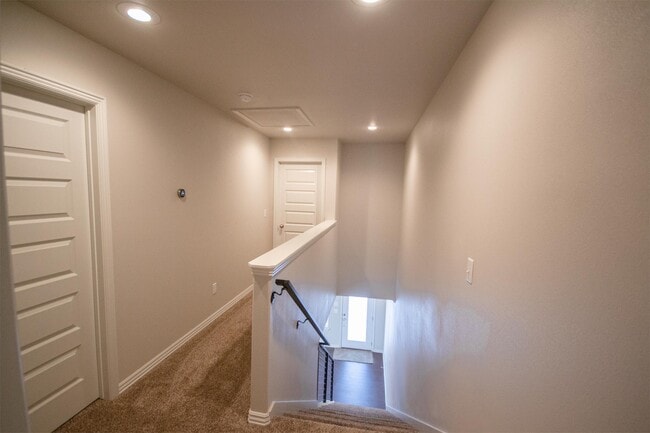 Building Photo - 635 N Keats Dr