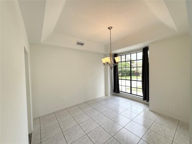 Building Photo - 2401 Rolling Broak Dr