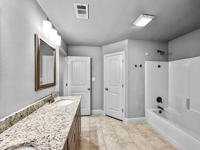 Building Photo - Cute open floor plan 3- bedroom, 2- bathro...