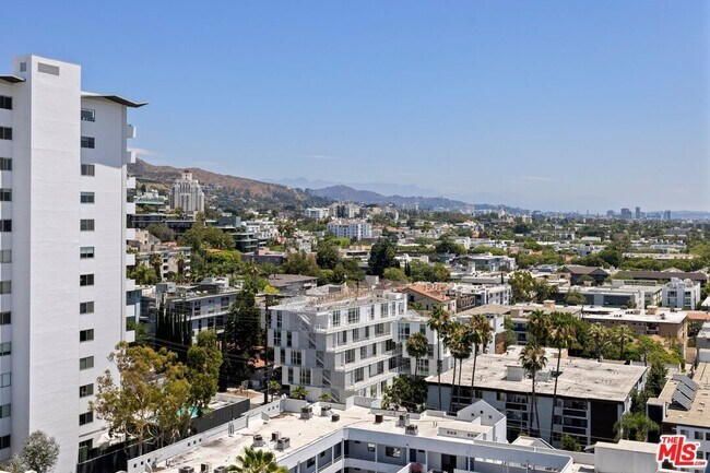 Building Photo - 1100 Alta Loma Rd