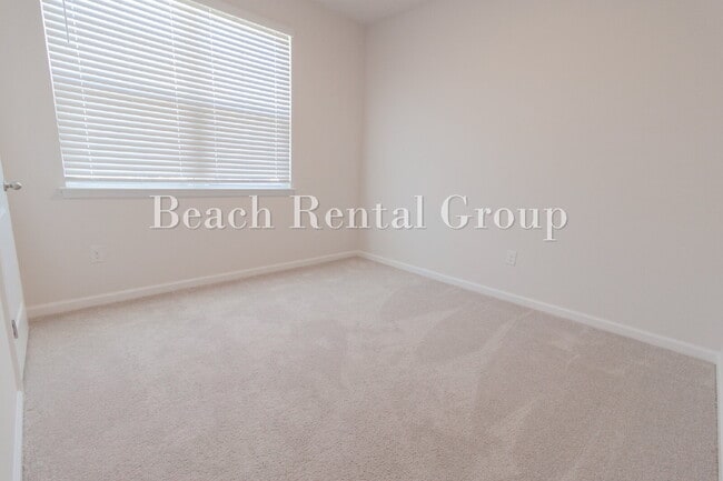 Building Photo - Spacious 4 Bedroom with Pond View