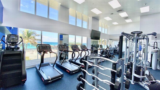 Building Photo - 16699 Collins Ave