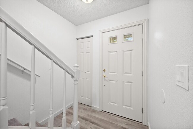 Building Photo - "Charming Auburn Townhouse: Cozy 2-Bed, 1.5-Bath Gem with 1025 Sq. Ft. of Modern Living!"