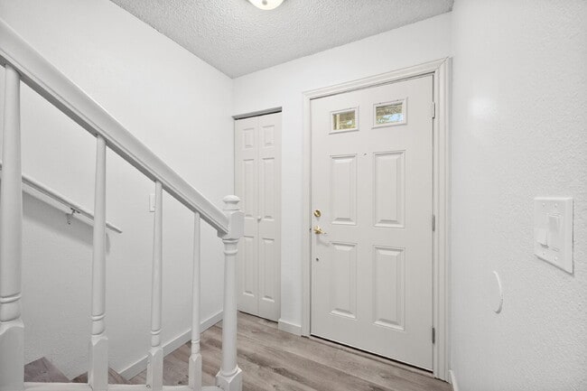 Building Photo - **NO SHOWINGS, APPLICATION HAS BEEN RECEIVED** $1795.00. One-Bedroom, and a 2nd Open Loft style r...