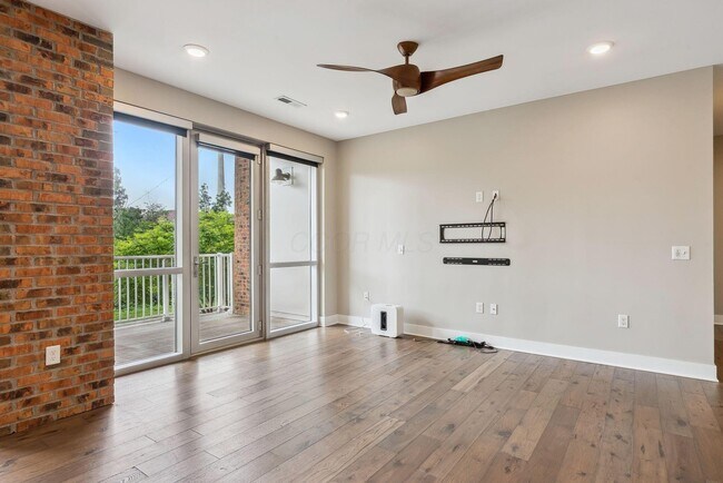 Building Photo - 105 N Riverview St