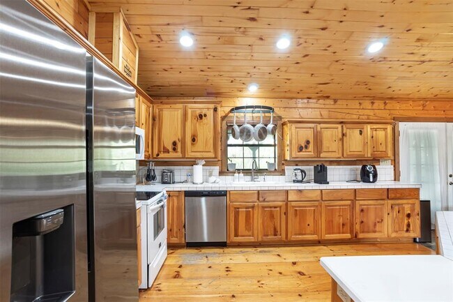 Building Photo - 1700 Co Rd 270