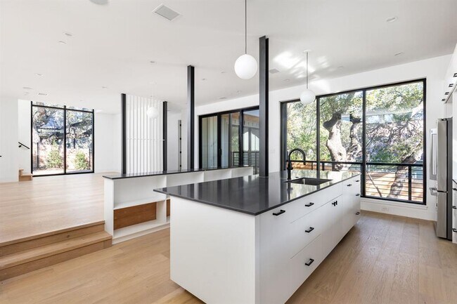 Building Photo - 1603 Chelsea Ln