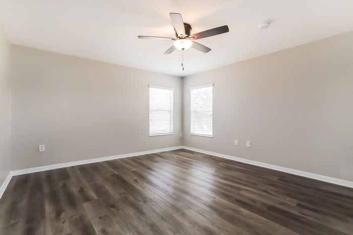 Building Photo - 3044 Park Ridge Ave