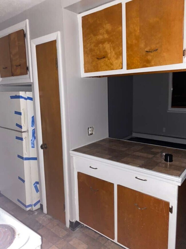 Building Photo - 1885 N Taylor Rd