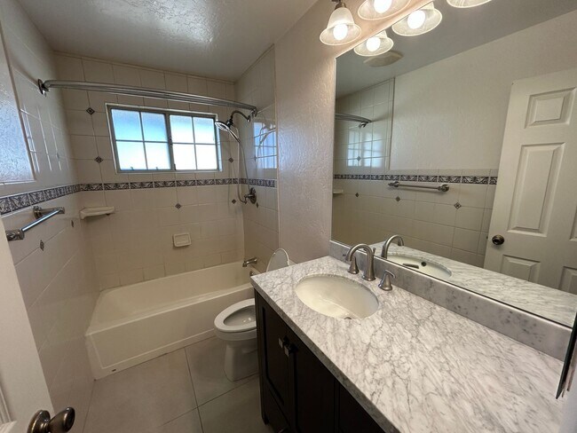 Building Photo - 5015 N 13th Ave